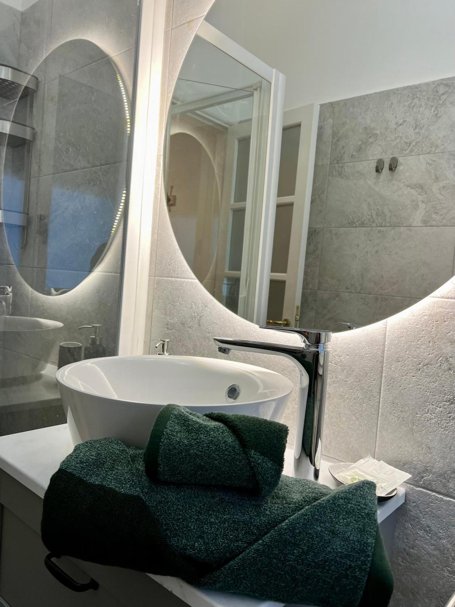 La Bella Milano Charme Apartment 3 Km Away From Duomo/ Netflix & Wi-Fi Included المظهر الخارجي الصورة